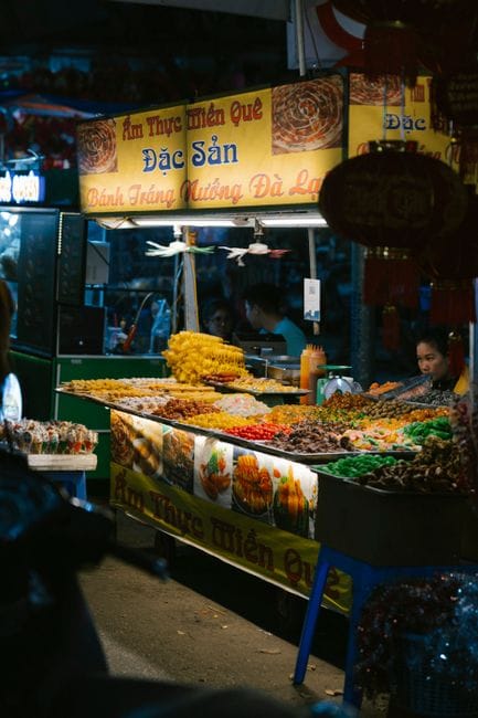 Cẩm nang khám phá đặc sản chợ đêm nổi tiếng: Kinh nghiệm từ A-Z