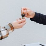 Hướng dẫn chi tiết quy trình và thủ tục pháp lý khi thuê xe ô tô có lái